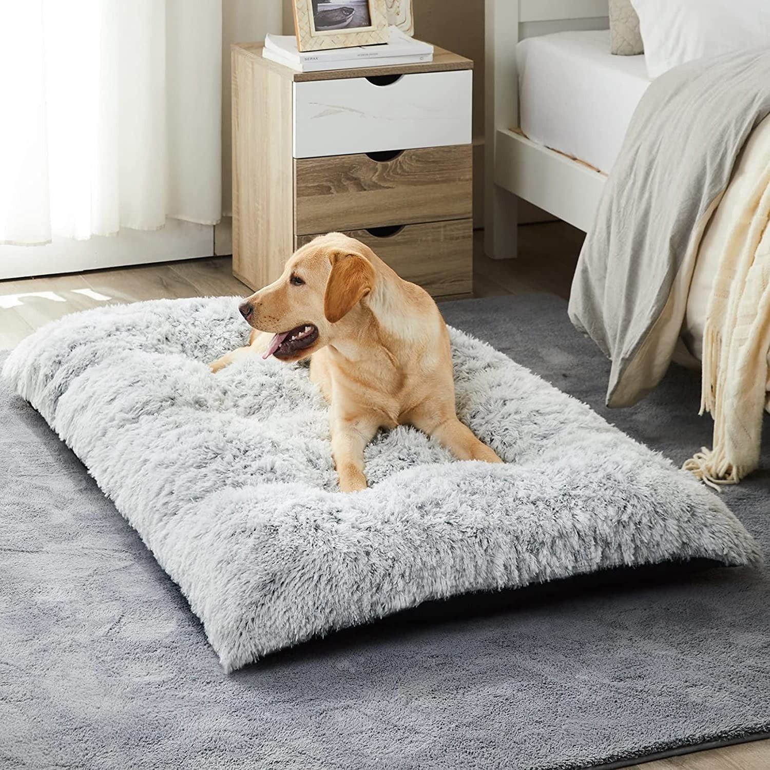 Large Dog Bed 35 x 23 Inch Plush Crate Pad, Washable Dog Bed Mat with Non-Slip Bottom, Soft Dog Cage Bed for Medium and Large Dogs